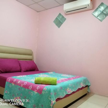 Layla Inn Batu Pahat Extérieur photo