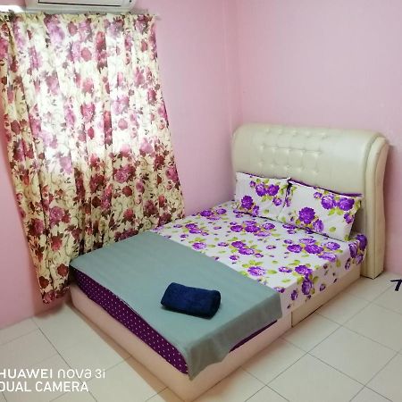 Layla Inn Batu Pahat Extérieur photo