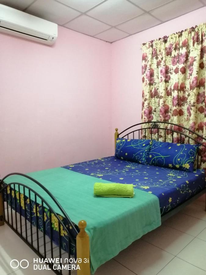 Layla Inn Batu Pahat Extérieur photo