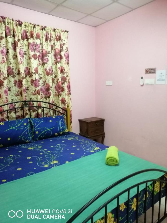 Layla Inn Batu Pahat Extérieur photo