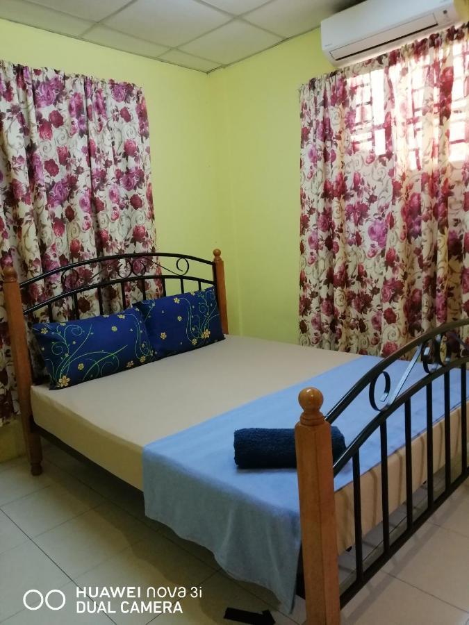 Layla Inn Batu Pahat Extérieur photo