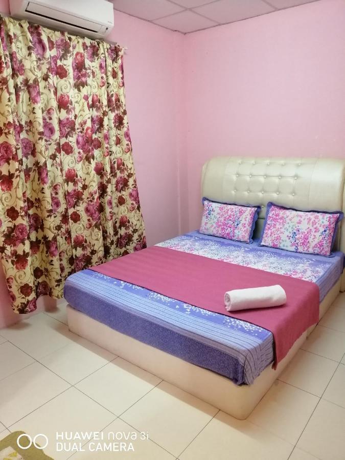 Layla Inn Batu Pahat Extérieur photo