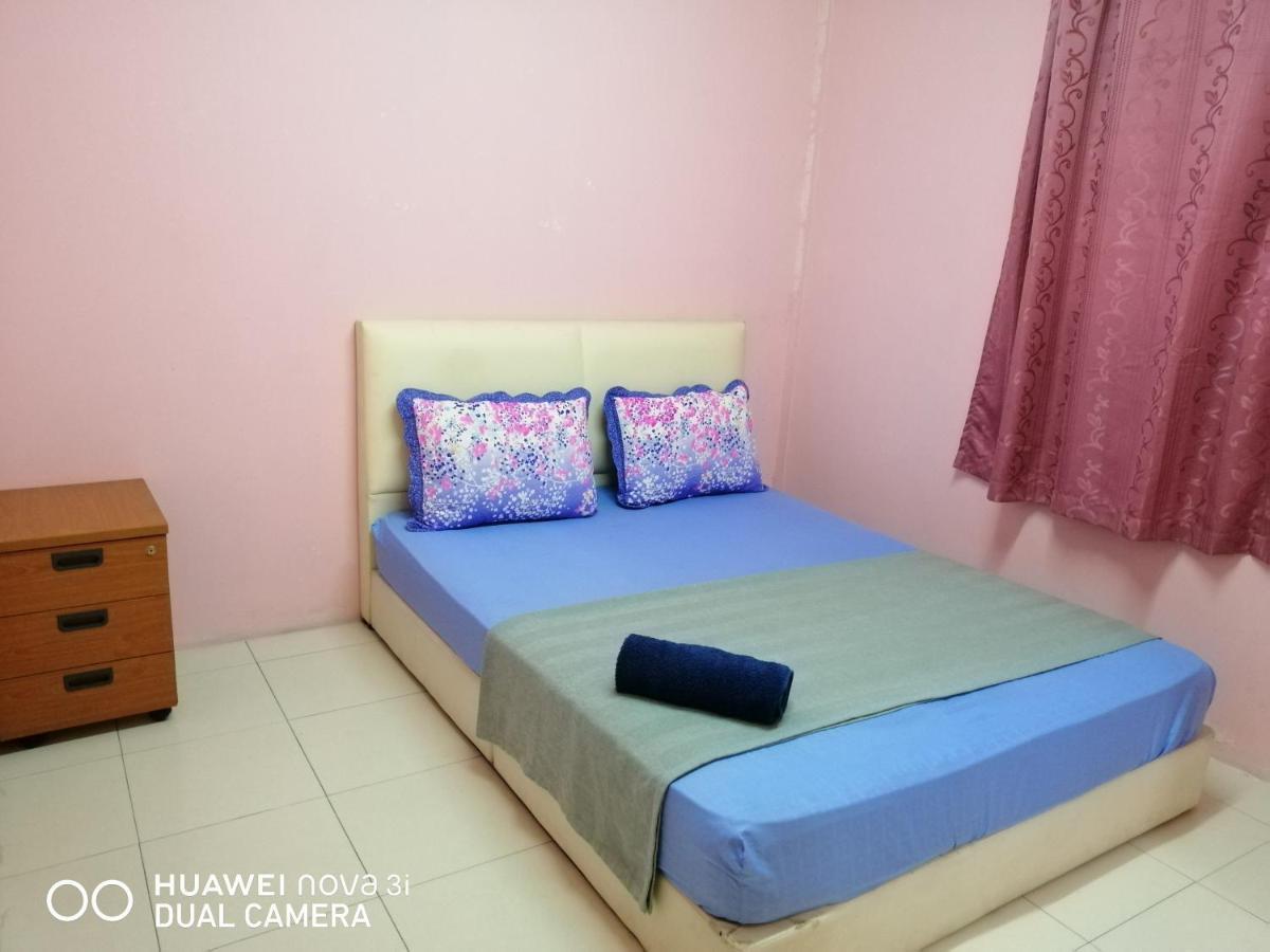 Layla Inn Batu Pahat Extérieur photo