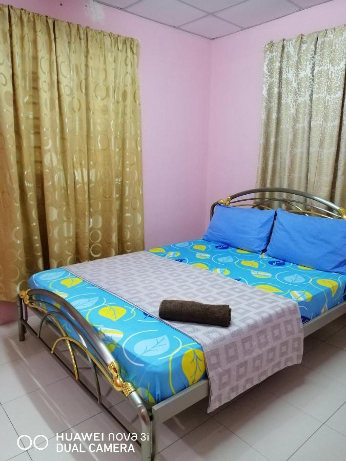 Layla Inn Batu Pahat Extérieur photo