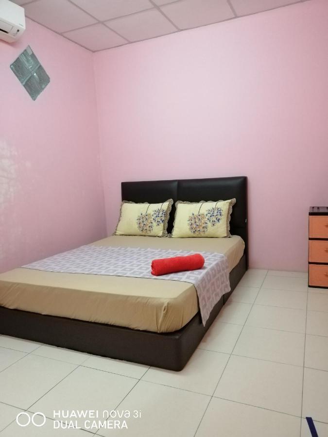 Layla Inn Batu Pahat Extérieur photo