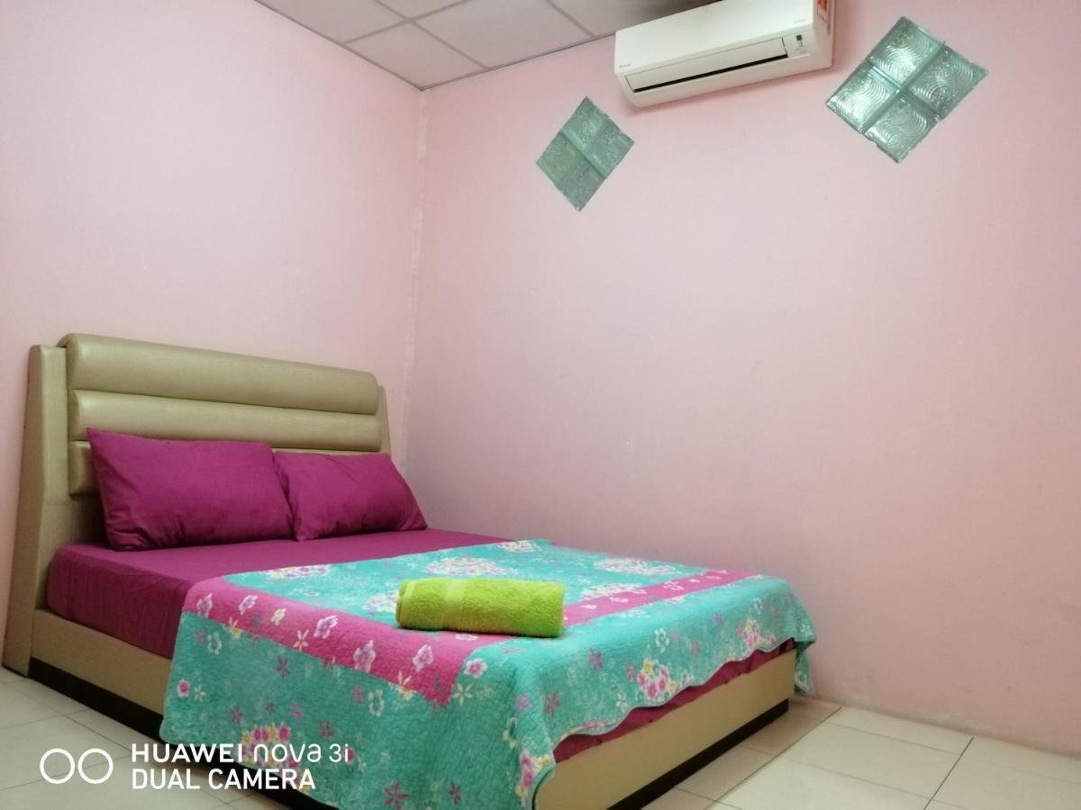 Layla Inn Batu Pahat Extérieur photo