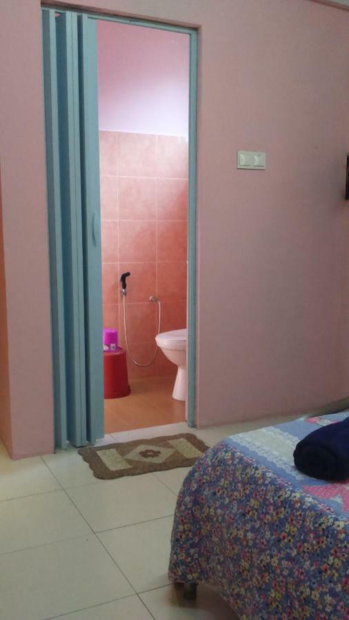 Layla Inn Batu Pahat Extérieur photo