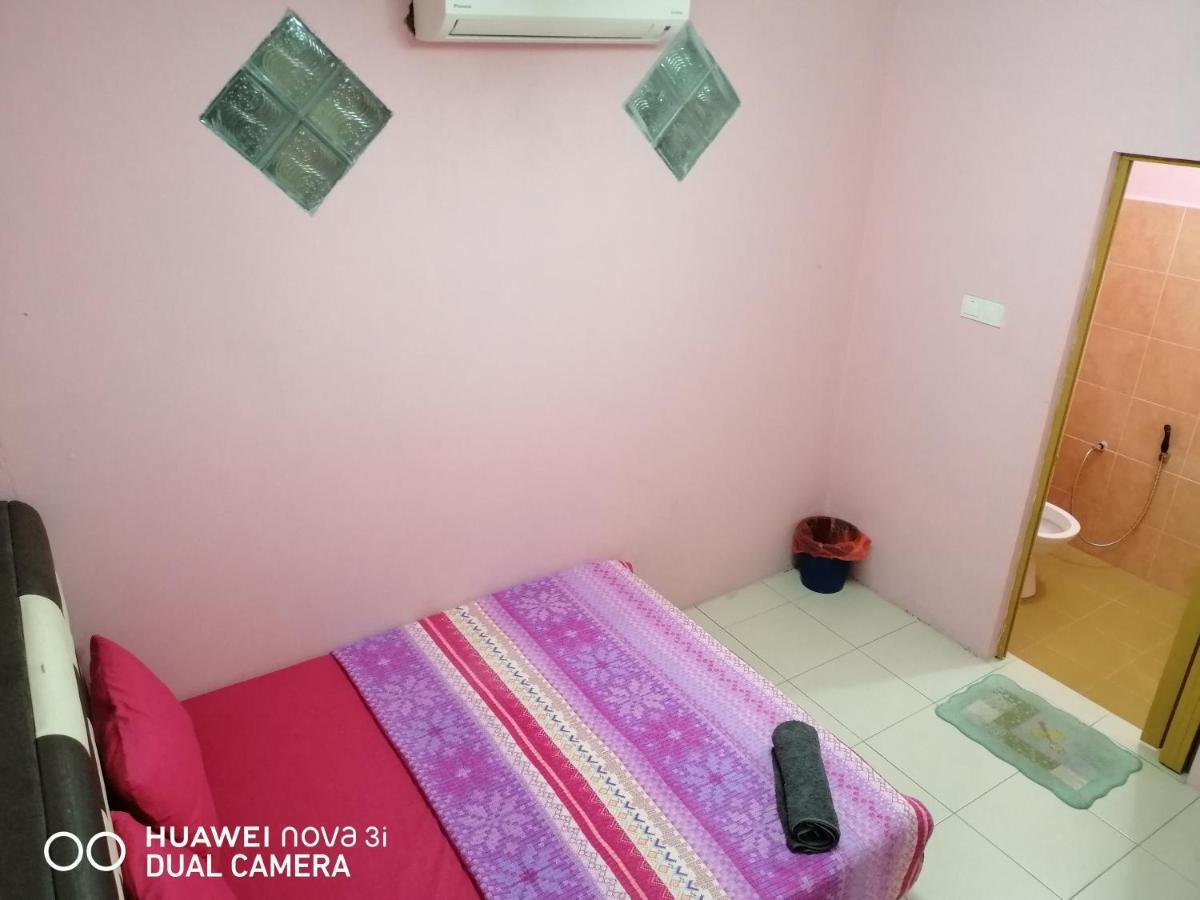 Layla Inn Batu Pahat Extérieur photo