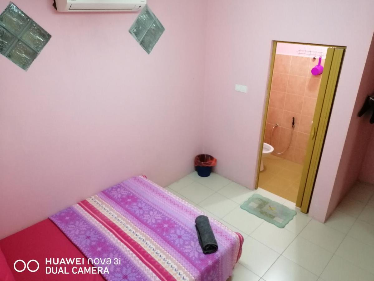Layla Inn Batu Pahat Extérieur photo
