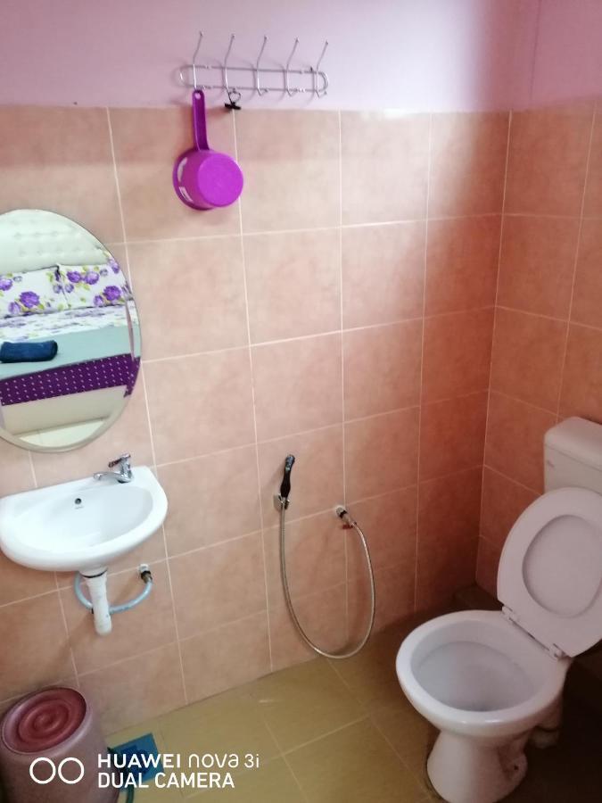 Layla Inn Batu Pahat Extérieur photo
