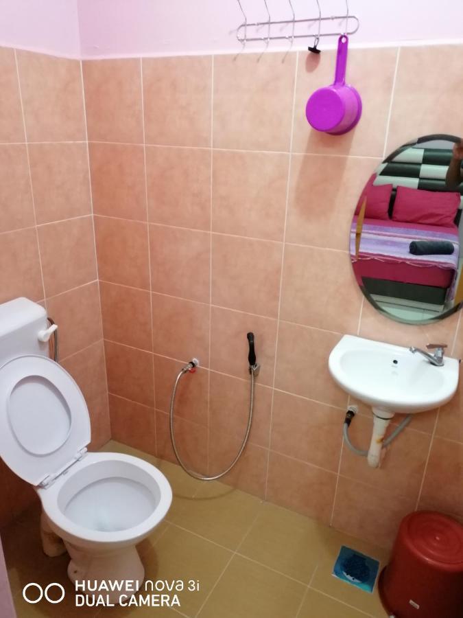 Layla Inn Batu Pahat Extérieur photo
