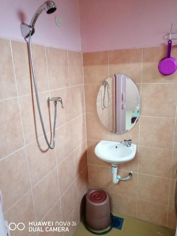 Layla Inn Batu Pahat Extérieur photo